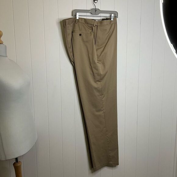 Haggar Men's Size 44x36 Premium Khaki Classic Fit No Iron Pants Trousers - Picture 3 of 15